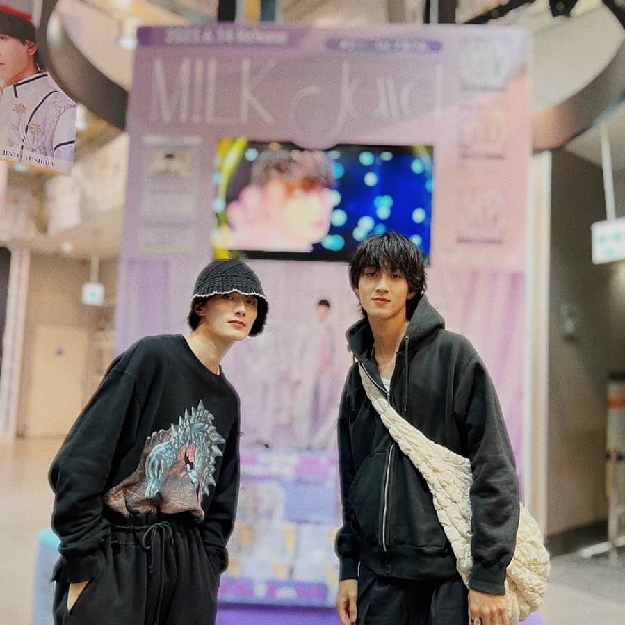 のインスタグラム：「M!LKに加入して5年、、 まだまだだね🥹  みなさんいつもありがとう 相棒とがんばるよ！！  @sonoshunta_milk  @milk_official_2014」