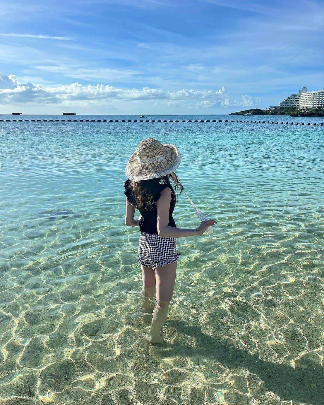 Moeka Takamatsuさんのインスタグラム写真 - (Moeka TakamatsuInstagram)「♡ 夏の思い出🏖 のんびりしてたら夏おわりそうなので急いで写真載せてく🫢笑 . . . . . #沖縄旅行#okinawatrip#沖縄#okinawa#恩納村#沖縄観光#ビーチ#水着コーデ#夏コーデ#海コーデ#海#コーデ#ファッション#水着#コーディネート#date#デートコーデ#fashion#ロングヘア#ヘアスタイル#ヘアメイク#selfie#selca#サロンモデル#被写体#sea#followme#instagood#like4like」8月28日 19時09分 - moka_222