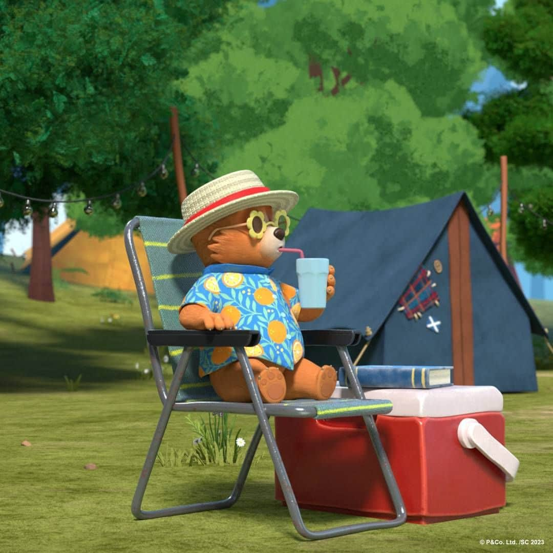 Paddington Bearのインスタグラム：「How Mondays should be spent ☀️🥤」