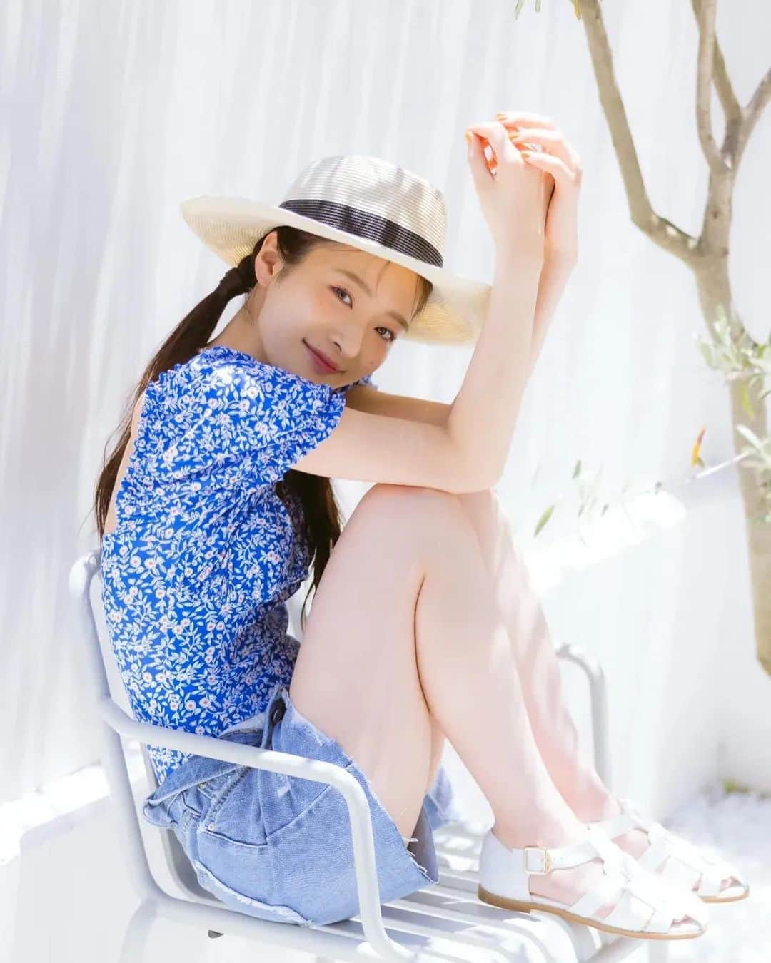 神谷明采のインスタグラム：「夏、終わらないでほしいなぁ……🌻  SHEIN の水着って結構可愛いよね🩵🤍  この間も買ったからまた載せよ〜〜  #shein #cancam #水着 #水着コーデ #水着女子」