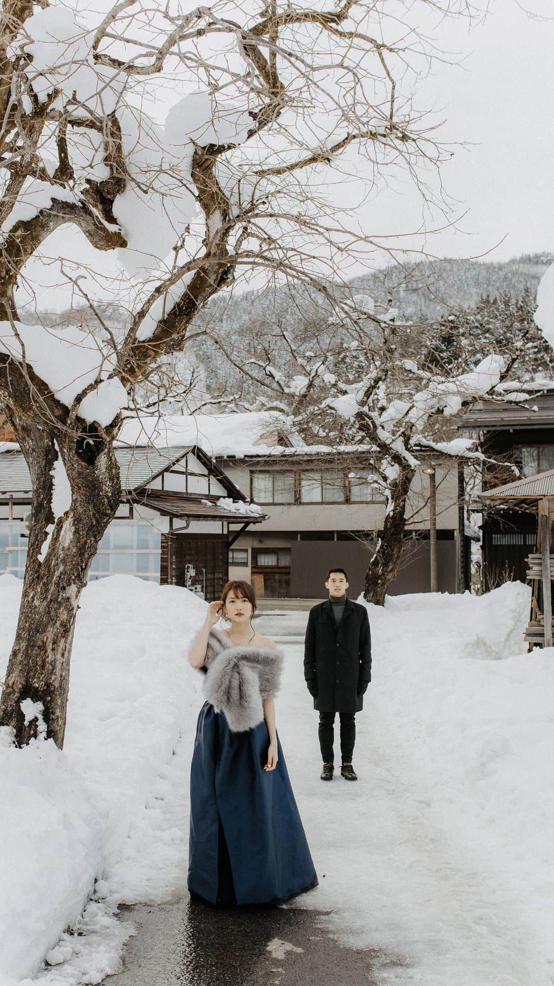 シャニア・ジュニアナタのインスタグラム：「Reveling in the memories of our last winter adventure in Takayama and Shirakawago. ❄️  Takayama, a cozy city rich in history, embraced us warmly during this captivating winter trip. Every nook of this charming town has its own special touch — cute shops, old-style buildings topped with snowy hats, and the graceful sway of bare tree branches, all set against the backdrop of the season’s enchantment.  With just a short hour-long bus ride from Takayama, we found ourselves in the snowy paradise of Shirakawago. This UNESCO world heritage site revealed a village straight out of a storybook, especially when seen from its high viewpoint. Stop picturing in your mind and just watch the whole mini vlog! Enjoy! ✨  #BareOddsSessions from Jonatan & Shania」