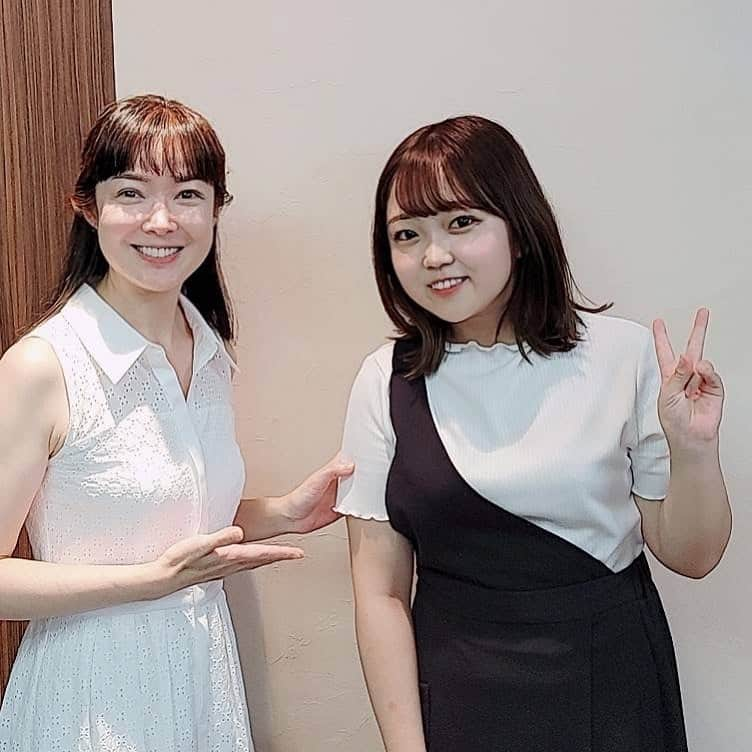 田川寿美のインスタグラム：「先日　イオン南越谷キャンペーンで ご一緒した [舞乃空]ちゃん　❕ 18歳　ひゃあっ❗ 大阪出身の彼女とはついつい関西弁で 盛り上がり❕  その可愛すぎる チャーミングな笑顔❕ 恐るべし18歳😆  ますます注目です😁  舞乃空ちゃん 「約束」好評発売中❗  #田川寿美#舞乃空 ちゃん#イオン南越谷#歌唱キャンペーン#関西#大阪出身#18歳#約束」