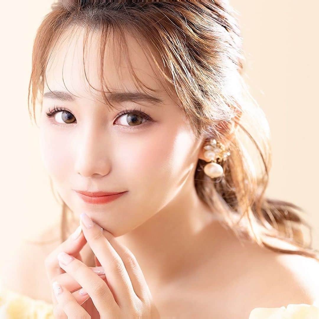 加藤里奈のインスタグラム：「⋆  久しぶりに撮影データ載せる気がする🫧  カラコンブランド❝Timido❞をつけてます👀🫧  発色が良くぱっちりとした瞳になれるカラコンで、お人形さんのような可愛い瞳になれちゃいます🤍  新ビジュアル、ぜひチェックしてみてくださいね〜〜🤭  #timido #ティミド#ユニビューティ#カラコン通販 #カラコン #カラコンレポ #カラコンレビュー #カラコン着画」