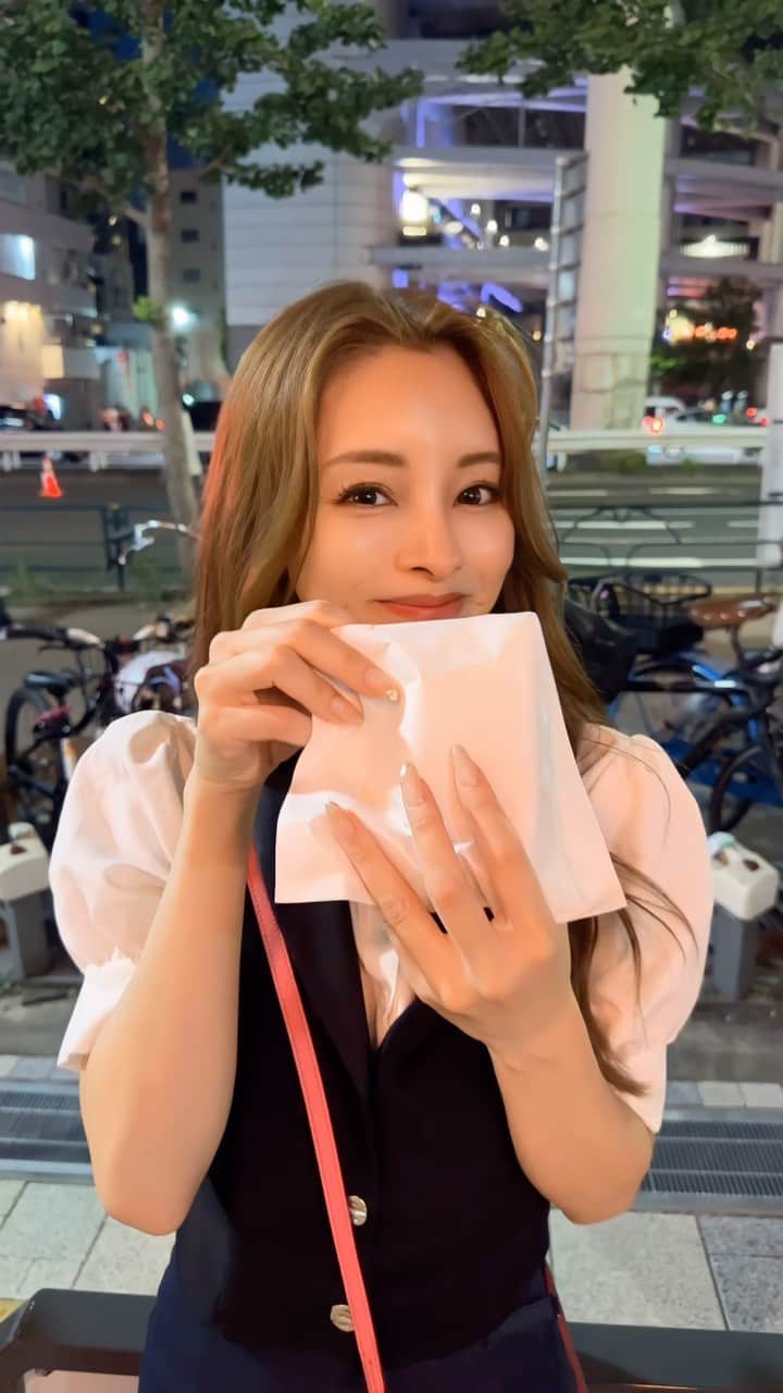 大迫麗香のインスタグラム：「麻布十番祭り行ってきたー！ 滞在時間30分だった🤣 富麗華の海老のクレープ食べた✨ 大会が終わっても体重ずっとキープしてるよ☺️✨  #美ボディ #パーソナルトレーニングジム  #女性専用ジム  #美ボディ女子 #恵比寿パーソナルトレーニング #恵比寿ジム #パーソナルトレーニング東京 #恵比寿ボディメイク #渋谷パーソナルジム #恵比寿パーソナルジム」