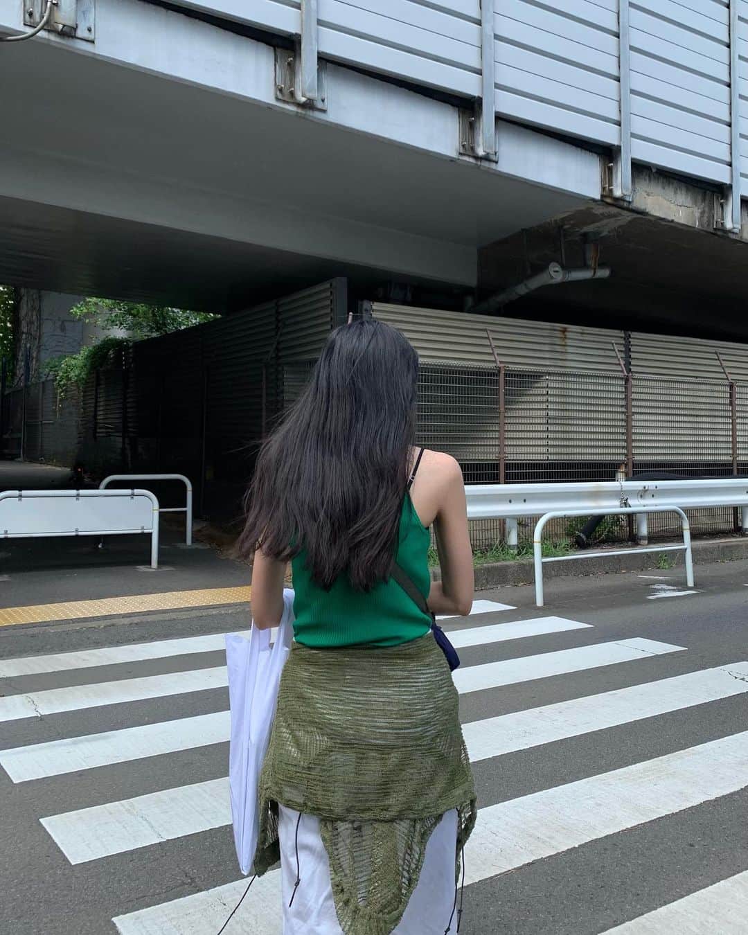 Shiho Sasakiのインスタグラム：「髪伸びたなぁー！  今の時期暑苦しいけど なんだかんだロングが落ち着く🙏🏻  #outfit_shiho」