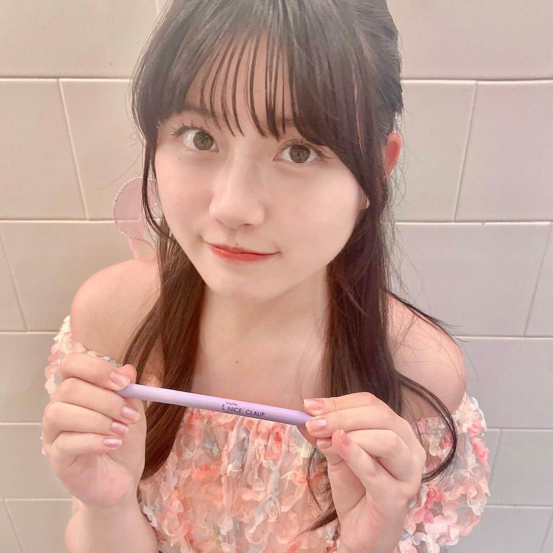 河村果歩のインスタグラム：「🌈🍒  9/1発売！ニコラ10月号付録 one after another NICE CLAUP 涙袋アイライナー  肌なじみがよくて使いやすかったよ~💞メイク初心者さんにもおすすめ✊🏻  #ニコラ　#nicola　#ニコモ　#oneafteranotherNICECLAUP　#ニコラ10月号ふろく  #河村果歩」