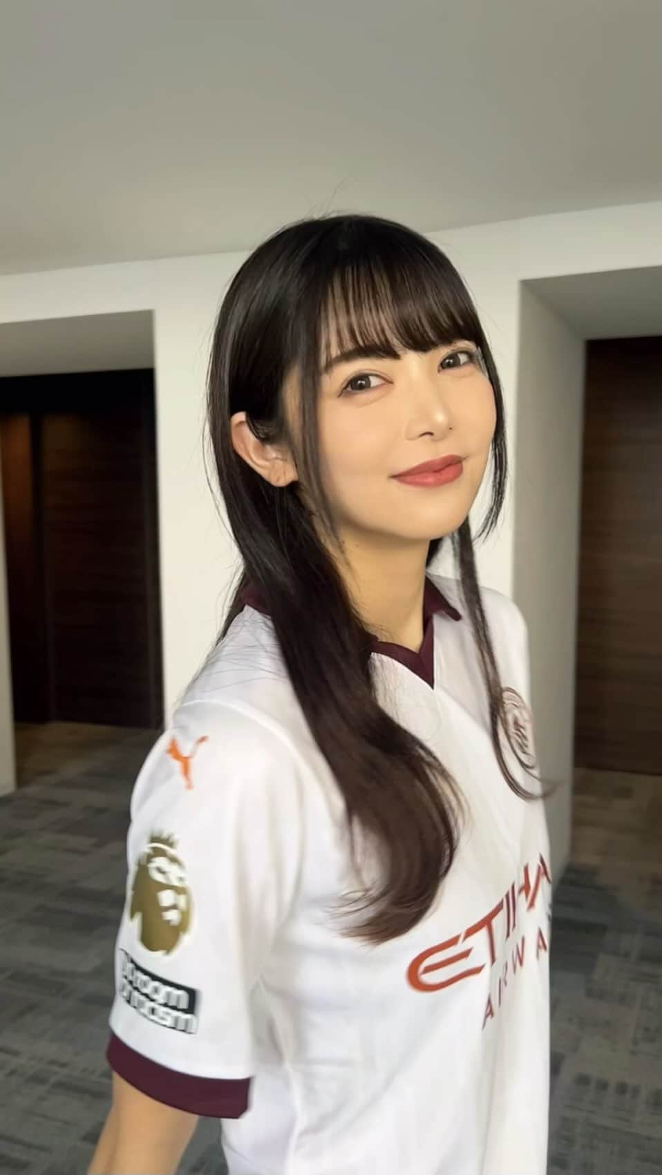 あやてん（島田彩加）のインスタグラム：「誰のシャツを買ったでしょう👕？  #mancity  #mcifanz  #mcfc  #manchestercityfc  #manchestercity #premierleague  #footballfans  #ctid  #マンチェスターシティ  #맨시티  #풋살  #サッカー観戦  #ユニフォーム女子  #サッカー女子  @obafemi.5」