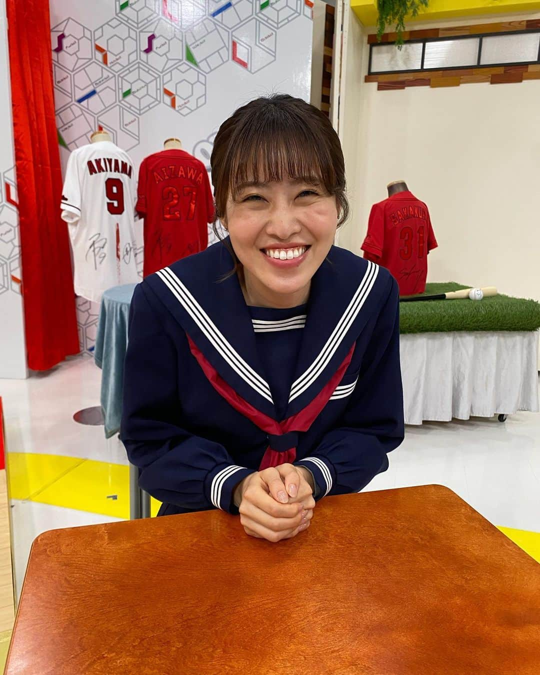 テレビ新広島さんのインスタグラム写真 - (テレビ新広島Instagram)「新学期🧑‍🎓  夏休みが明け きょうから新学期がスタートした 学校も多いみたいですね✨  "夏の思い出"は できましたか…？🍉🌻🎐🏝️  写真は 先生風の西山穂乃加アナと 生徒風の中西敦子アナ🫶  3月に放送した『達川塾』の 衣装です📝🤍  #達川塾 #西山穂乃加 #にしやまほのか#西山穂乃加アナ #西山アナ #中西敦子 #なかにしあつこ #中西敦子アナ #中西アナ #テレビ新広島 #tss #アナウンサー#女子アナ #ひろしま満点ママ #満点ママ #tssライク #ライク #青春 #青春フォトグラフ」8月28日 19時45分 - tss_tv_official