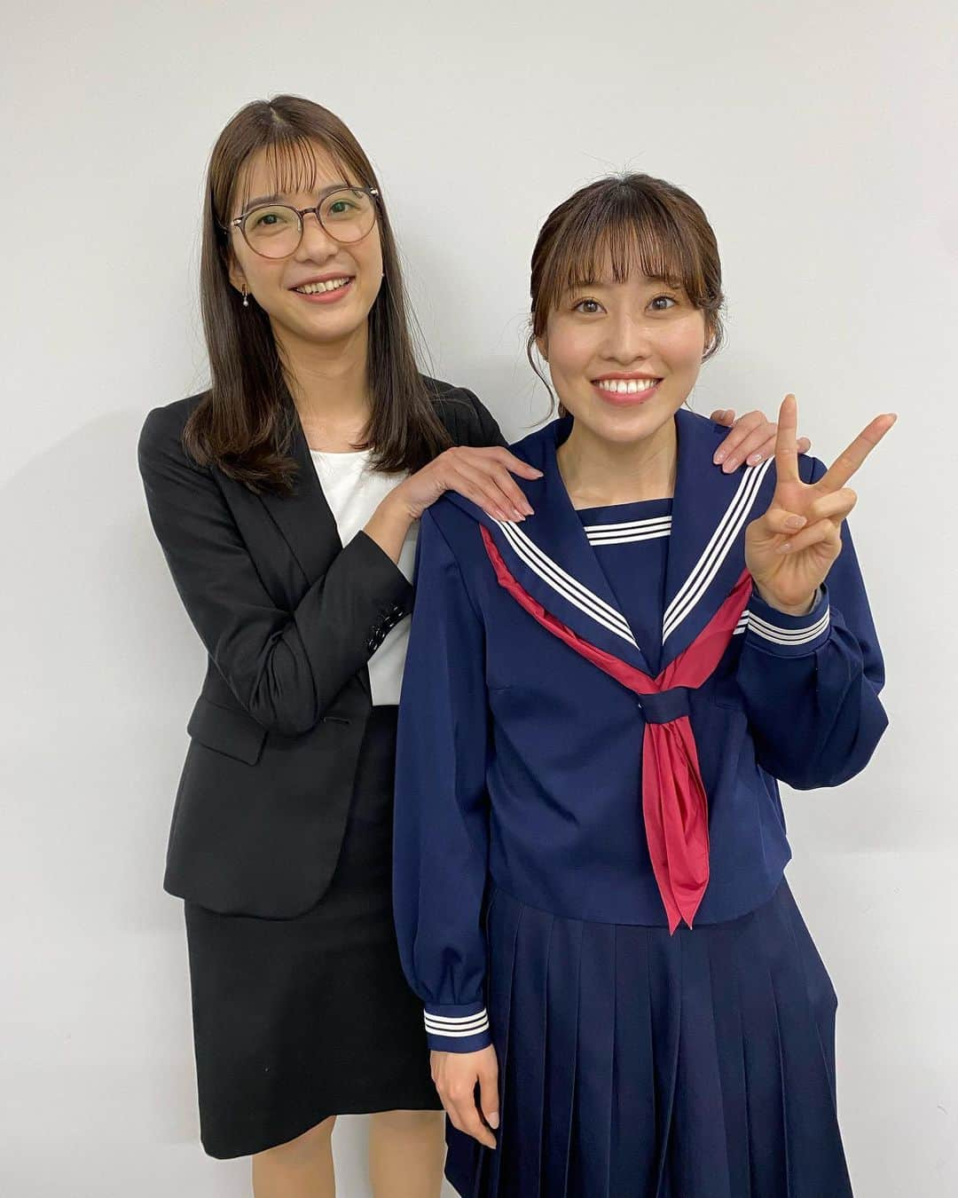 テレビ新広島のインスタグラム：「新学期🧑‍🎓  夏休みが明け きょうから新学期がスタートした 学校も多いみたいですね✨  "夏の思い出"は できましたか…？🍉🌻🎐🏝️  写真は 先生風の西山穂乃加アナと 生徒風の中西敦子アナ🫶  3月に放送した『達川塾』の 衣装です📝🤍  #達川塾 #西山穂乃加 #にしやまほのか#西山穂乃加アナ #西山アナ #中西敦子 #なかにしあつこ #中西敦子アナ #中西アナ #テレビ新広島 #tss #アナウンサー#女子アナ #ひろしま満点ママ #満点ママ #tssライク #ライク #青春 #青春フォトグラフ」