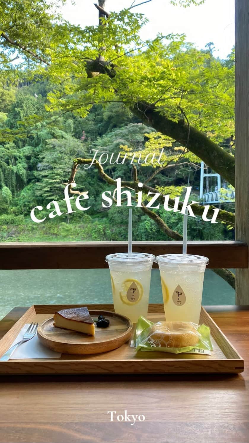 片桐優妃のインスタグラム：「最高のテラス席があるCAFE雫🌿 絶景が臨めて涼しくて夏は最高😆🫶 東京・青梅の酒造、澤乃井さんが運営するお店です🍶 御岳山の帰りにぜひ行ってみてね🏔 . . cafe雫  11:00〜16:00 月曜定休 東京都青梅市沢井2-748 JR沢井駅から198m 駐車場あり . @cafe_shizuku429 #CAFE雫 #澤乃井 #ままごと屋 #絶景カフェ #テラスカフェ #川沿いカフェ #青梅カフェ」