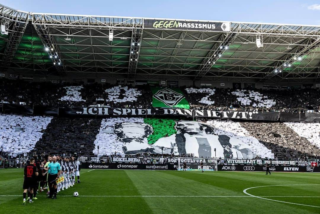 ユリアン・ヴァイグルさんのインスタグラム写真 - (ユリアン・ヴァイグルInstagram)「Danke für eure Unterstützung @borussia ⚫️⚪️💚」8月28日 19時59分 - juweigl