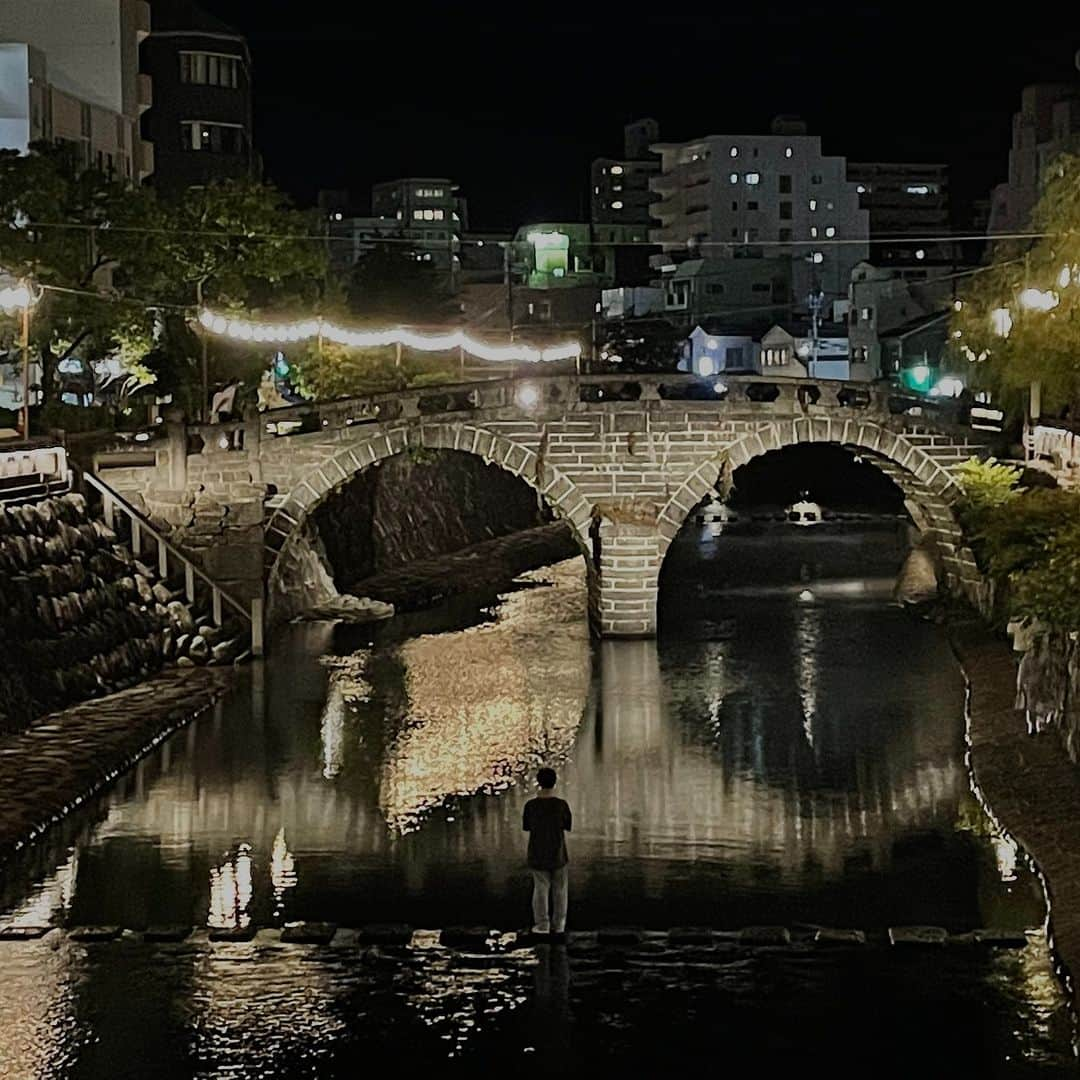 MIRROR OFFICIALのインスタグラム：「こんばんは、CRAFT STOREの雅美です。 今回は、私の地元『長崎県』をご紹介したいと思います。  長崎市内にある観光名所として有名なめがね橋 （川に映る橋と一緒に見るとメガネにみえるんです👓）  その近くにある『一二三亭』の「おじや」がもう最高なんです。  有名店なのでご存知の方もいらっしゃるかもしれませんね。 長崎の郷土料理を出されているお店なので、 旅行で長崎の料理を満喫したい！って方にも おすすめできるお店です。 （2枚目：おじや、3枚目：牛かん）  ぜひ一度行ってみてくださいね🫶✨  :::::::::::::::::::::::::::::::::::::::: ✐後で見返すには保存をタップ◎ ✐CRAFT STOREでは日本のいいものをご紹介 フォローやいいねもとっても励みになります。 @craftstore.jp　 ::::::::::::::::::::::::::::::::::::::::  #クラフトストア #CRAFTSTORE #日記 #長崎 #長崎観光 #長崎旅行 #おじや #眼鏡橋 #長崎グルメ #一二三亭」