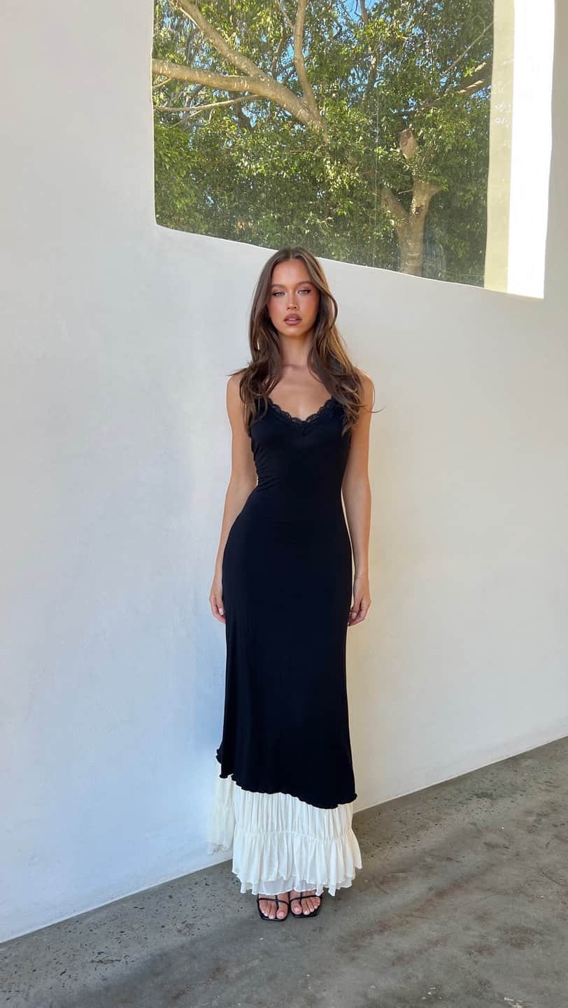 tiger Mistのインスタグラム：「The perfect fit in the Kacie Dress. ❥ Tap to shop!」