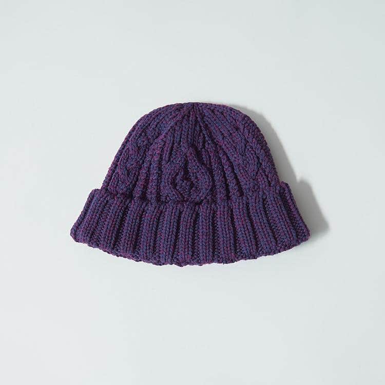 bulle de savonさんのインスタグラム写真 - (bulle de savonInstagram)「よやくのはなし  @ambidex_store と @zozotownにて ------ autumn & winter collection ------ 先行予約が 9/1 金曜日お昼の12時おひろめ。  "アラン編みニットキャップ"  撚糸工場さんに糸が作って頂いたニット帽。 見た目のわりに軽く、もちっとした素材感。  今年のビュルデザボンのアウターとマッチするカラー展開です。  贈りものにもおすすめ。 お揃いの手ぶくろもございます。  お楽しみに〜！  0302HT002232 cotton×lilyアラン編みニットキャップ ¥4,500+tax 　 #bulledesavon #ビュルデサボン #AMBIDEX #clothwords #AMBIDEXStore #ZOZOTOWN  #PREORDER #予約 #2023夏 #2023秋冬  #autumncollection #autumn #wintercollection #winter」8月28日 20時02分 - _bulledesavon_