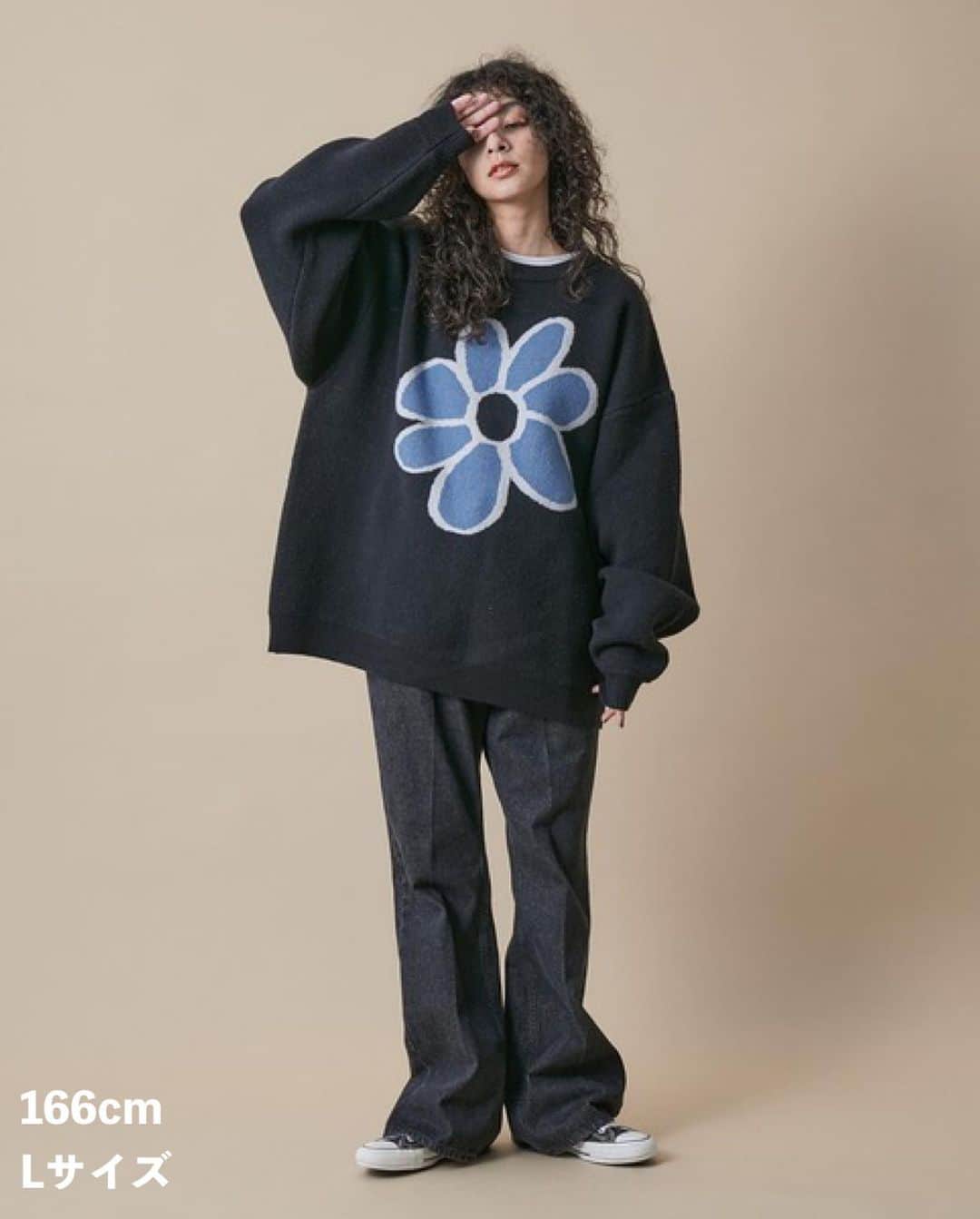 junredさんのインスタグラム写真 - (junredInstagram)「新色登場！一枚でキマるフラワーモチーフニット 🌼  モチモチした手触りが特徴のPBT糸を使用した肉感のあるダブルジャガード ✨ ⠀ ⠀ 表面の肌触りも良く、適度な重さがキレイな落ち感に！ ベーシックから幅広くスタイリングに合わせられます♪ ⠀  ーーーーーーーーーーーーーーーーーーーーーーーー⠀ ⠀ ■ re_k by JUNRED / デイジージャガードニットプルオーバー ⠀ ■ ブラック系その他（表誌）、チャコールグレー、ライトグレー、グリーン、ネイビー、パープル、オレンジ系その他2 ⠀ ■ ¥5,500 (tax in) ⠀ ーーーーーーーーーーーーーーーーーーーーーーーー⠀ ⠀  #メンズファッション #メンズコーデ #トレンドコーデ #トレンドファッション #シティボーイ #シティガール #シティーボーイ #カジュアルコーデ #カジュアルコーデ #大人コーデ #大人カジュアル #モードコーデ #秋服コーデ #秋服メンズ  #カバーオール #こなれ感コーデ #junred #ジュンレッド #ワンポイントニット #花柄ニット #ニットコーデ #セーターコーデ #re_k #冬服コーデ」8月28日 20時02分 - junred_jp