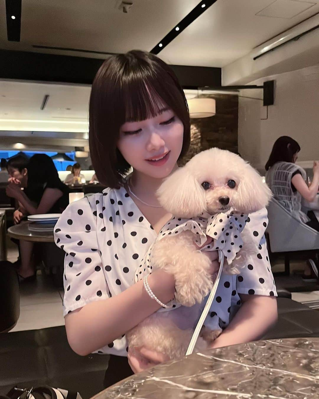 MAJUのインスタグラム：「. 妹とお揃いの服着てデート🐩♡」