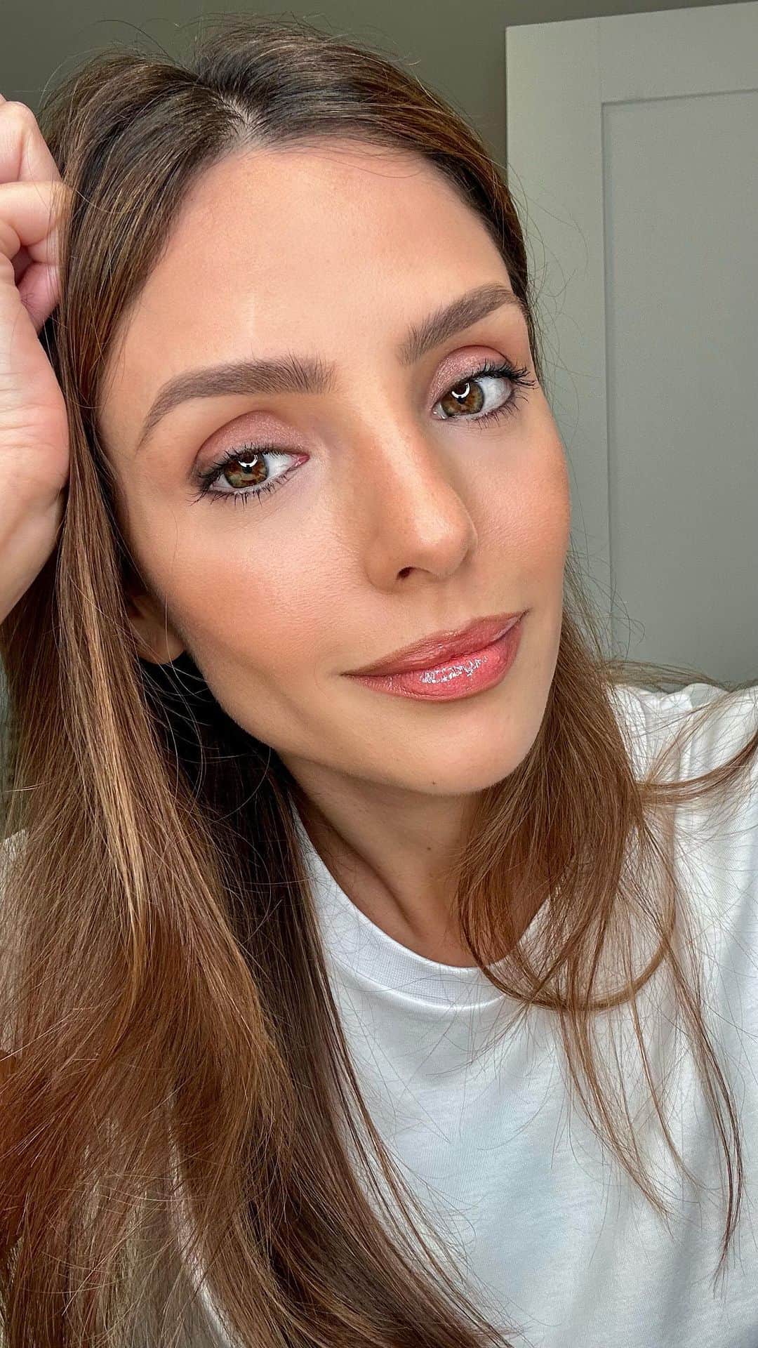 カロリーネ・セリコのインスタグラム：「#CaCelicoBeauty | para te inspirar Gostou desse tutorial? Em breve vou mostrar mais detalhes 🤍」