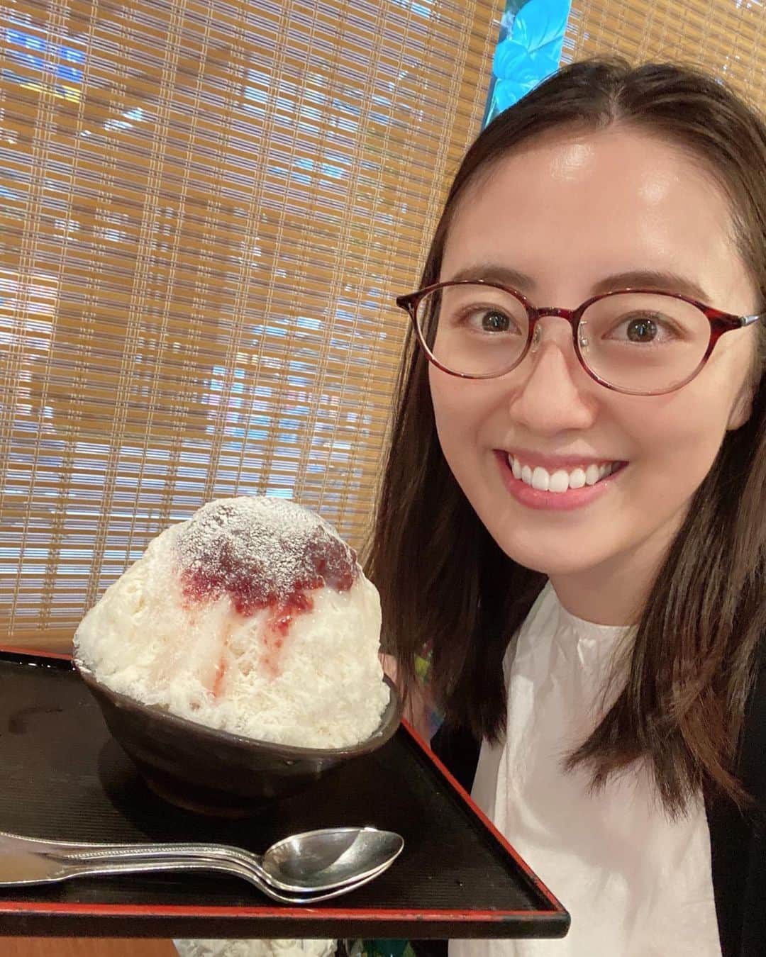 のインスタグラム：「沢井からのお知らせです☺️✨ 本日深夜です🌙  8/28(月)25:04～   #紅さすライフ   第6話に出演いたします💄  、、みつけてね☺️（デジャヴ？）  コピペがすぎますね🫣  #沢井はかき氷です #🍧  #かき氷 #かき氷大好き  #かき氷は人を幸せにする #🧡　 　 #笑顔溢れる毎日を  #明日もきっと素敵な一日 #🍀」