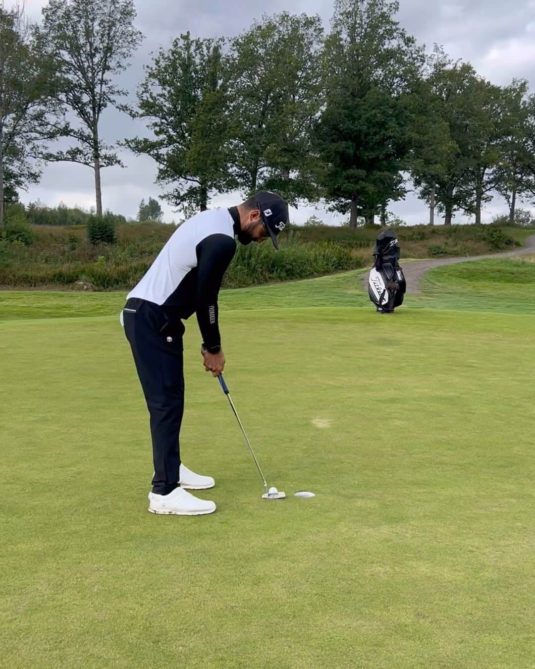 フランチェスコ・ラポルタのインスタグラム：「Greens this week 🥶 —— @landerydsgk @challengetour」