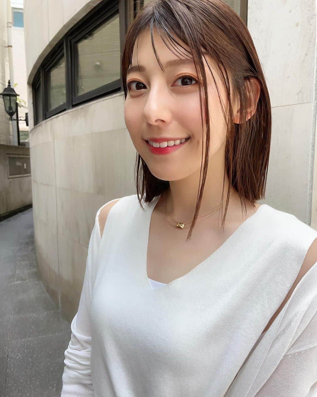 上村彩子のインスタグラム：「. . ヘアメンテナンス。 紫外線でダメージを受けていた髪が 生き返りました✨  今週もまだまだ暑くて日差しも強そうですが、 夕方以降は少しずつ涼しくなってきましたね😊」