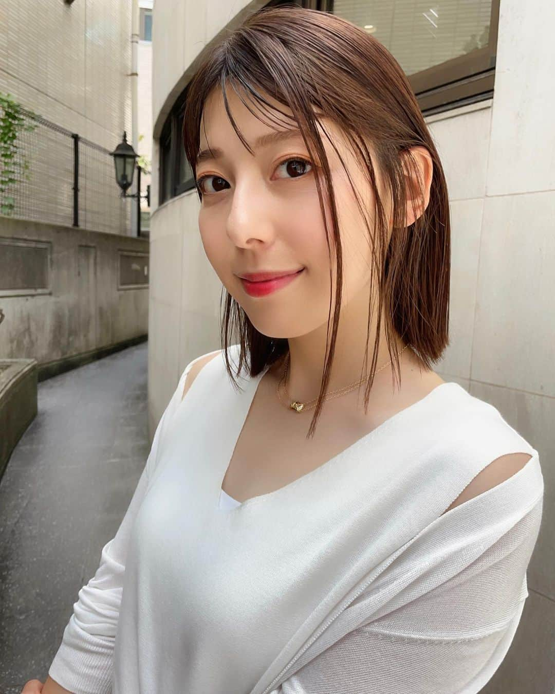 上村彩子さんのインスタグラム写真 - (上村彩子Instagram)「. . ヘアメンテナンス。 紫外線でダメージを受けていた髪が 生き返りました✨  今週もまだまだ暑くて日差しも強そうですが、 夕方以降は少しずつ涼しくなってきましたね😊」8月28日 20時20分 - saekokamimura