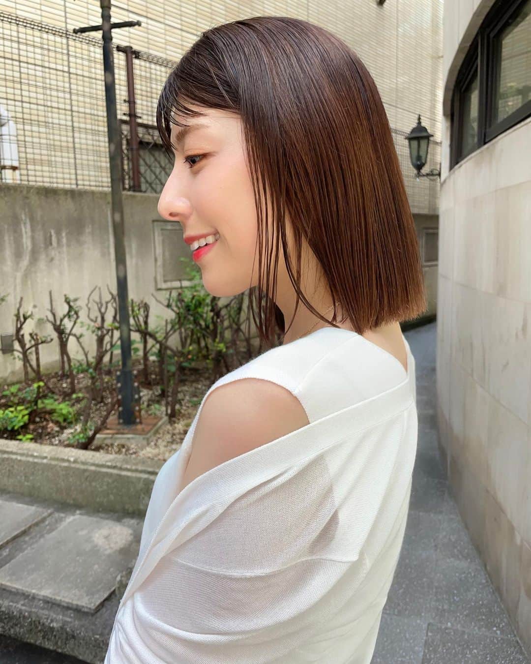 上村彩子さんのインスタグラム写真 - (上村彩子Instagram)「. . ヘアメンテナンス。 紫外線でダメージを受けていた髪が 生き返りました✨  今週もまだまだ暑くて日差しも強そうですが、 夕方以降は少しずつ涼しくなってきましたね😊」8月28日 20時20分 - saekokamimura