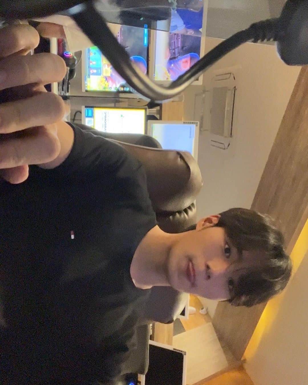 キム・ジュンソのインスタグラム：「제이로그 미리보기(?)」