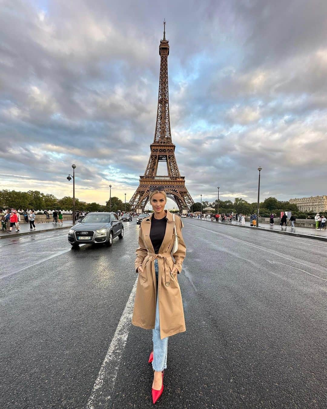 リアーナ・バートレットのインスタグラム：「Paris」