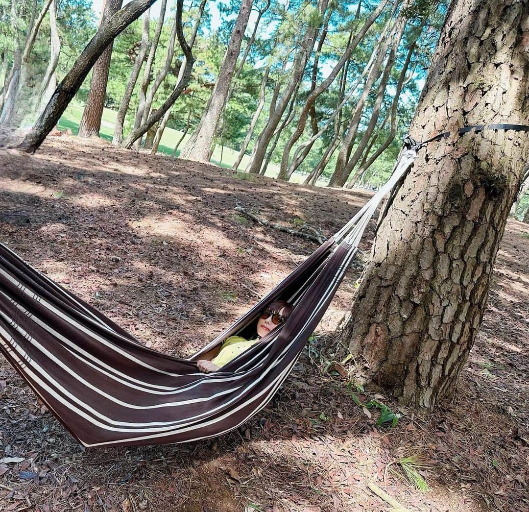 幹葉（スピラ・スピカ）さんのインスタグラム写真 - (幹葉（スピラ・スピカ）Instagram)「🌳まるでさなぎ🌳 #SansanKBCオーガスタ2023 #KBC_MUSIC #福岡 #糸島 #芥屋 #芥屋ゴルフ倶楽部 #ハンモック 😎」8月28日 20時25分 - kanbajyanaiyo