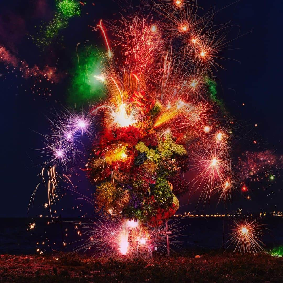 東信さんのインスタグラム写真 - (東信Instagram)「Botanical Sculpture “HANABI”  Date : August, 2023 Location: Japan  #azumamakoto  #shiinokishunsuke  #amkk #東信 #東信花樹研究所 #botanicalsculpture #hanabi #花火」8月28日 20時25分 - azumamakoto