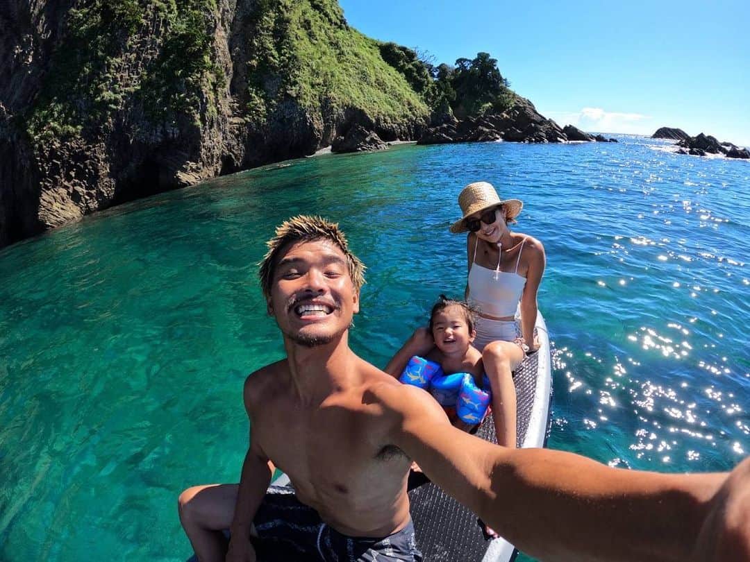 堀舞紀さんのインスタグラム写真 - (堀舞紀Instagram)「🥽🐠🐚🌍  信じられないくらい キレーな海🐠。  せっかく日本はこんな美しいのに…。  みんな  🌍大切ぢゃないのかな。  って🤔思ってしまぅ。  #バスクリンは使ってません #suptour  #メンバーの為に何度も出港する父　😂 #3000キロの旅と旅の間の3日間すら動かされる父 #出港する時カワユ　👨🏿‍🦱👧🏽👋🏽 #naturephotography  #naturelovers #nofilter」8月28日 20時35分 - mainohori