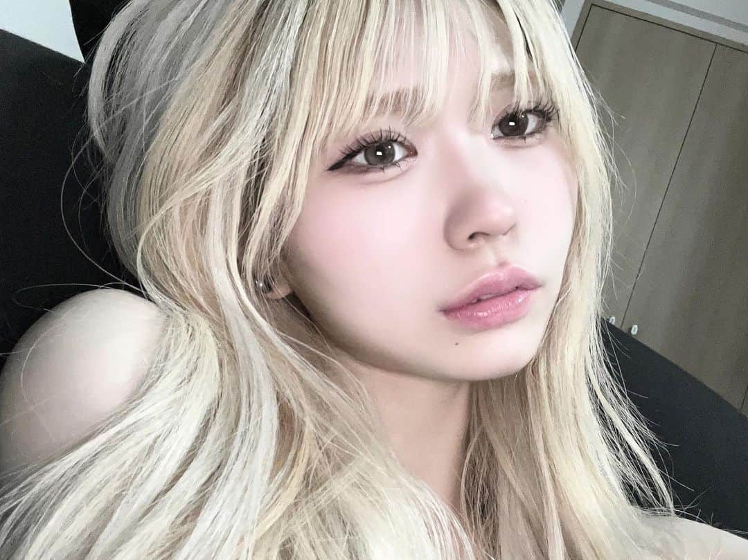 謝花南のインスタグラム：「淚 . . . . . . . . . . #ololalens #カラコン #オロラカラコン」