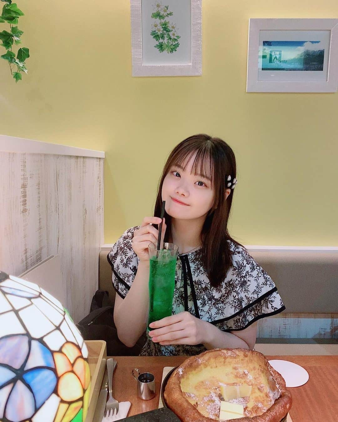 ANRIさんのインスタグラム写真 - (ANRIInstagram)「・ ・ ・  Osaka cafe 🥞´-  選ばれたのはメロンソーダ🍈👍🏻  そして自然とスヌーピーコーデの日でした(白黒なだけ)   #me #i #swag #like  #ootd #tbt #instagood  #カフェ  #コーデ #followme #good_portraits_world  #photo #follow #私服 #willselection #ミディアムヘア #ポトレ女子  #ミディアムアレンジ #ワンピース #f4f #l4l #キリトリセカイ #簡単ヘアアレンジ  #ヘアアレンジ  #selfies #大阪カフェ #cafe #パンケーキ #夏コーデ」8月28日 20時32分 - anri_n0822