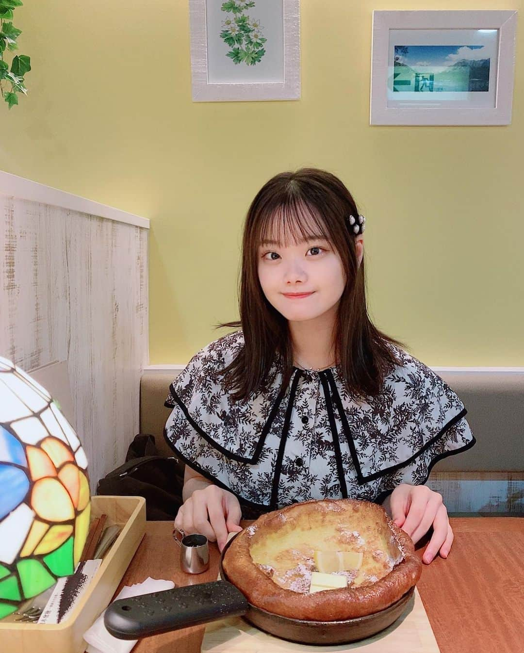 ANRIのインスタグラム：「・ ・ ・  Osaka cafe 🥞´-  選ばれたのはメロンソーダ🍈👍🏻  そして自然とスヌーピーコーデの日でした(白黒なだけ)   #me #i #swag #like  #ootd #tbt #instagood  #カフェ  #コーデ #followme #good_portraits_world  #photo #follow #私服 #willselection #ミディアムヘア #ポトレ女子  #ミディアムアレンジ #ワンピース #f4f #l4l #キリトリセカイ #簡単ヘアアレンジ  #ヘアアレンジ  #selfies #大阪カフェ #cafe #パンケーキ #夏コーデ」