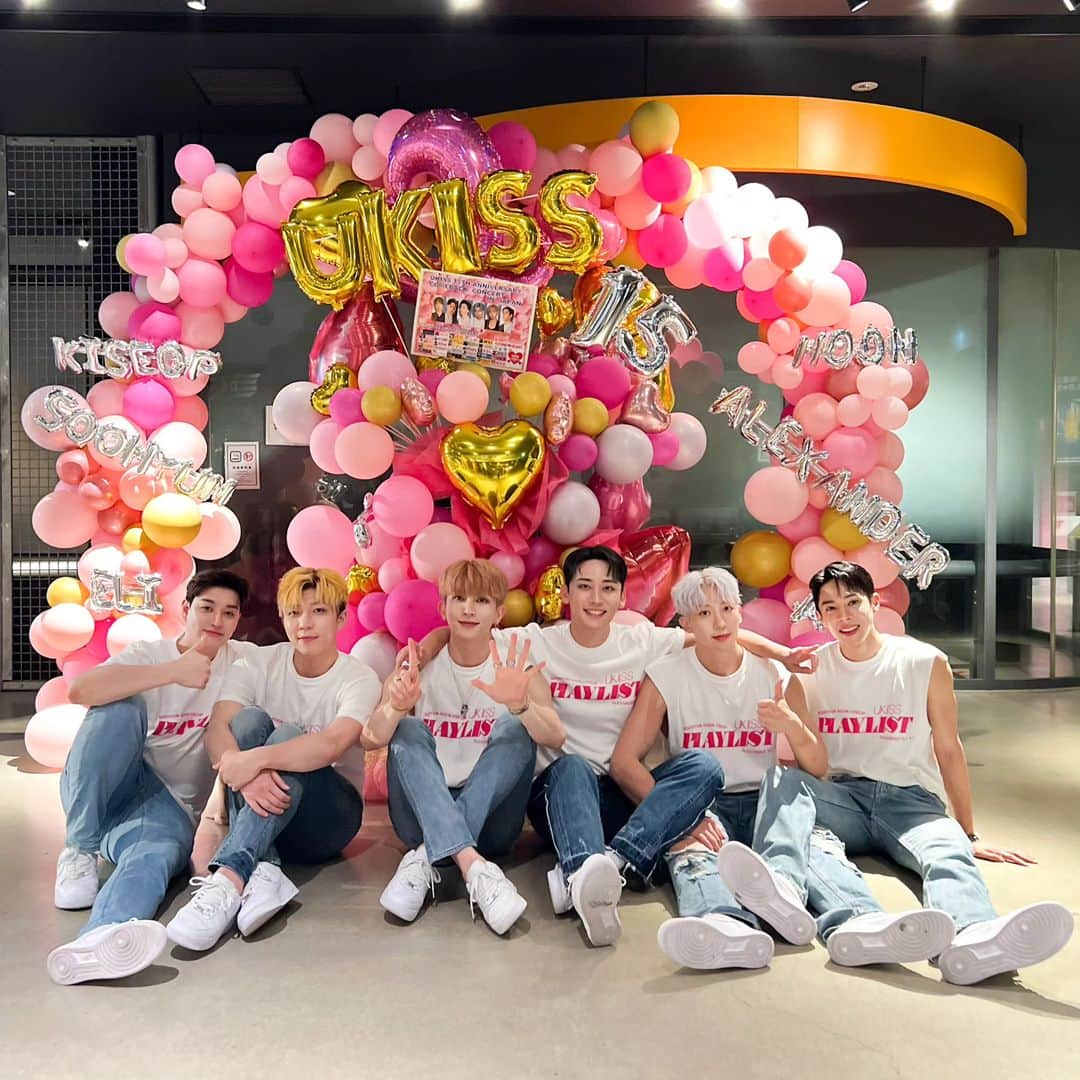 スヒョンのインスタグラム：「유키스 15주년 💗 올해 바쁠거에요 또만나요👋 #UKISS」