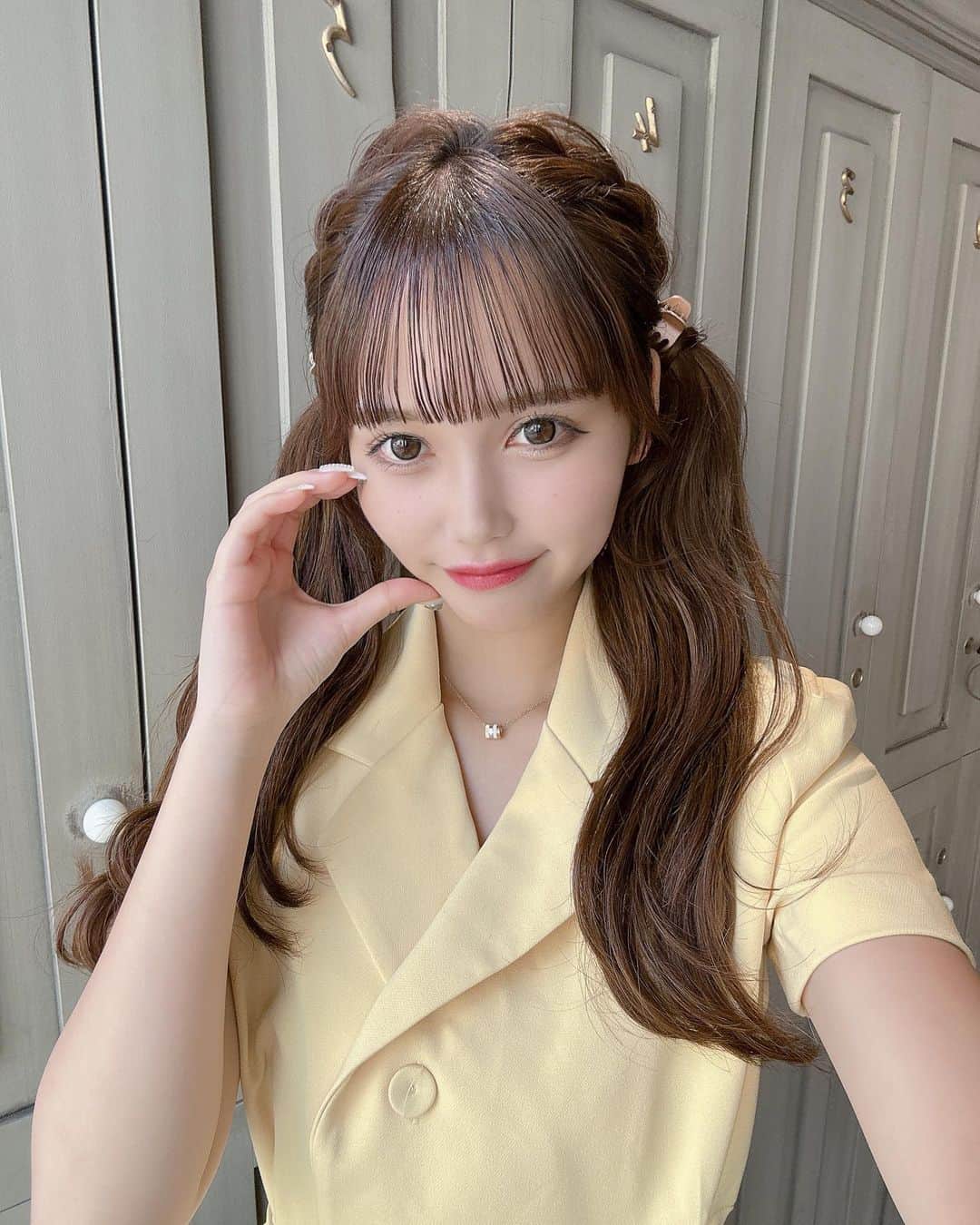 のインスタグラム：「昨日はチェキ会ありがとう🫶  チェキ会の前にわたるさんにヘアアレンジしてもらったよ〜 会いに来てくれた子みんな可愛いって言ってくれて嬉しかった！！ @cachetaro   幸せな一日だった〜 またみんなに会えますように🩵」