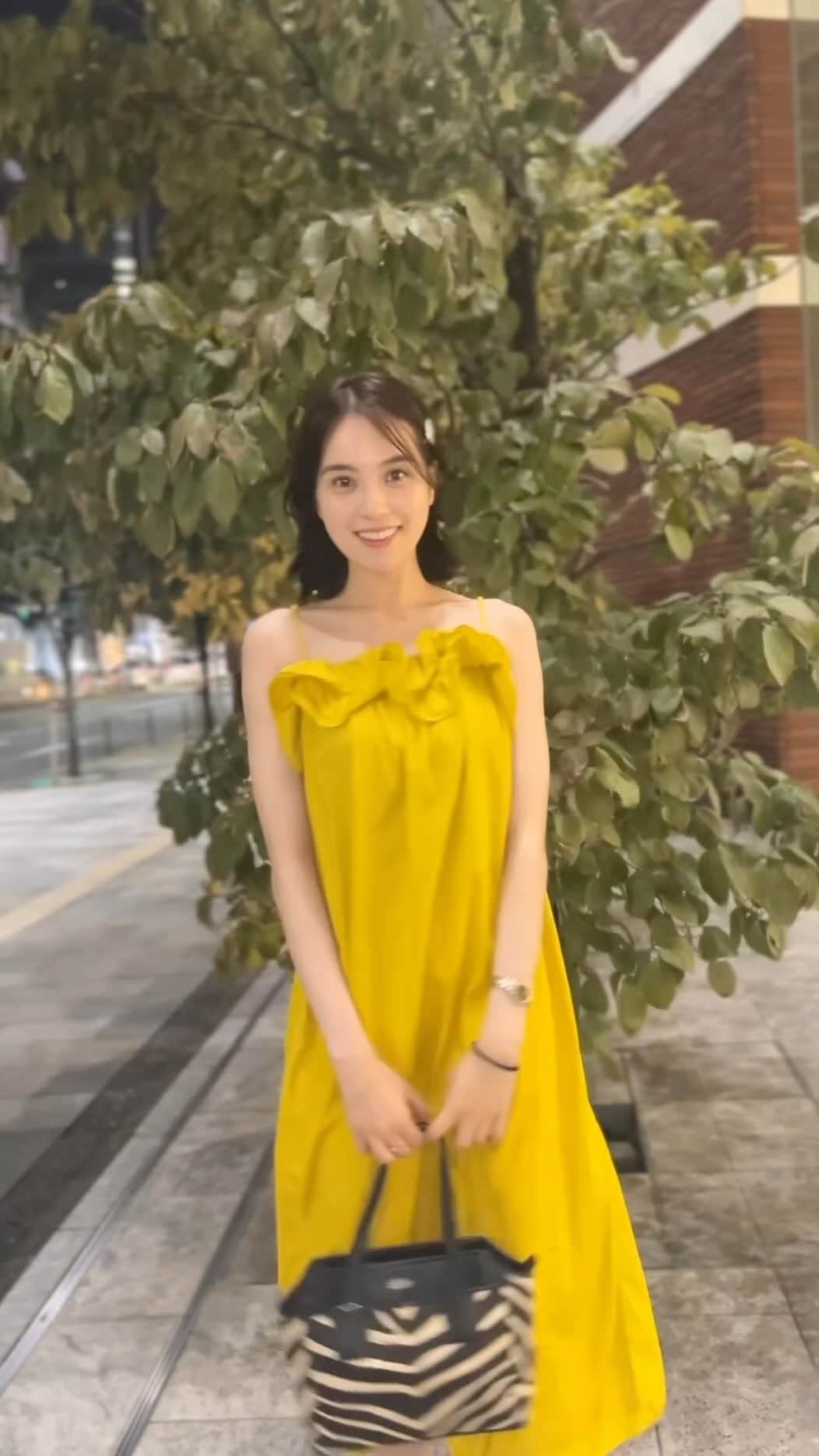 のインスタグラム：「この夏は、本当に、暑すぎる！🌻✨（笑）  #handm #dress #ワンピース #骨格ストレート」