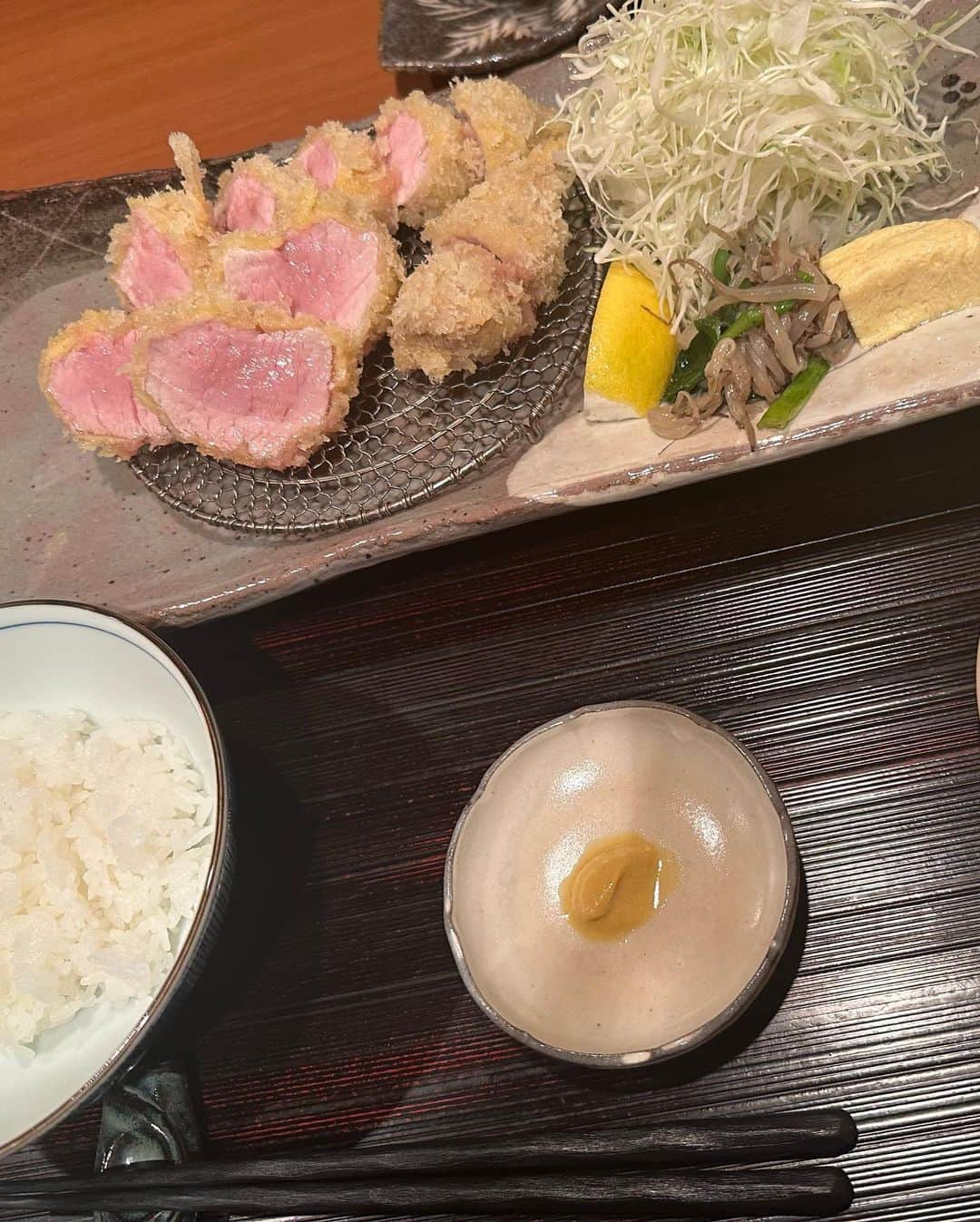 エドワード加藤さんのインスタグラム写真 - (エドワード加藤Instagram)「今日の食べ歩きは全部本当に美味しかった😋昨日の食べた量も合わせたら24時間以内に15000キロカロリーは食べてるかも🤣 明日から会食も入ってるから毎日有酸素とトレーニングと食事は引き続き頑張ります🔥」8月28日 20時38分 - edward_kato_fitness_jp