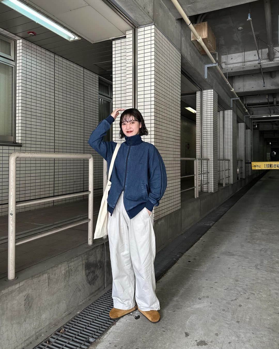 mahoのインスタグラム：「＊デニムのトラックジャケット (あとフェイクスエードの生地もあります) 今週発売です😎 . #ootd#メンズライク#シティーガール#シティーボーイ#birkenstock#ミリタリーコーデ#outfit#mensfashion#used#classystreetwear#freshfits#outfitoftheday#pauseshots#snobshots#military#cityboy#cityboyootd#whatwewear#whatwelike @favclo.official」