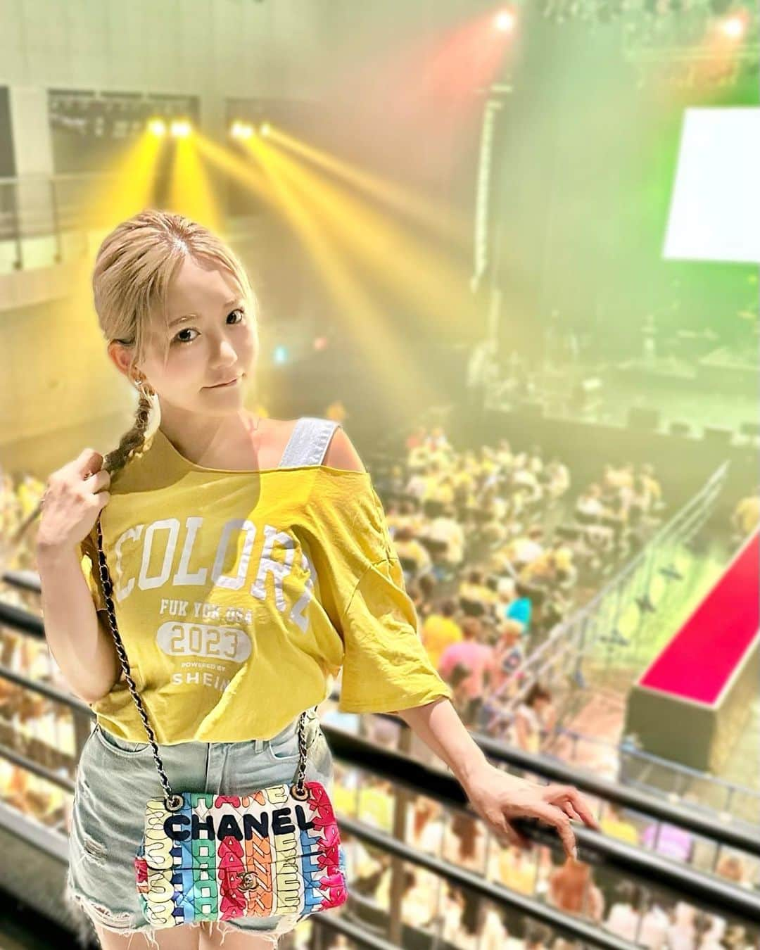 YuhKawasakiさんのインスタグラム写真 - (YuhKawasakiInstagram)「📍Zepp Osaka Bayside 『COLORZ 2023 powerded by SHEIN』in OSAKA行ってきました💛 ドレスコードのイエローのCOLORZ powered by SHEIN オリジナルTシャツで💛  ▼ SHEINのクーポンコードあるので使ってください！ コード名：CLZ23 割引率：0〜5999円 15%オフ，6,000円以上20%オフ 有効期限：~2023/08/31  ・････━━━━━━━━━━━････・  昨年日本中の各都市を盛り上げたCOLORZが今年も大阪で開催決定！  ▼イベント名 『COLORZ 2023 powerded by SHEIN』in OSAKA  ▼開催情報 ・開催日 2023年8月28日(月) / 2023年8月29日(火) ・開催場所：Zepp Osaka Bayside 〒554-0031 大阪府大阪市此花区桜島1丁目1-61  ・開催時間：2023年8月28日(月)  開場18:00 開演19:00 　　　　　　2023年8月28日(火)  開場18:00 開演19:00 　　　　　　 ▼出演者情報（予定） ・8月28日(月) 星乃夢奈 / MARIMO。 / CulTV /私立恵比寿中学 / 星乃夢奈 / さくら / おさき / もか / せりしゅん / 馬場海河 / よきさん /  めるぷち  ・8月29日(火) 鬼龍院翔 / SARD UNDERGROUND / 新里英之(HY) /NMB48 / 沖田愛加 / 加藤ナナ / 川口葵 / 岸明日香 / 冴木柚葉 / 水野舞菜 / ロン・モンロウ  #SHEIN #SHEINコーデ #COLORZwithSHEIN2023 #SHEINlovesOsaka #beSHEINモデル#ZeppOsakaBayside#ZeppOsaka #イエローコーデ#私立恵比寿中学#鬼龍院翔#岸明日香#めるぷち#大阪旅行 #水野舞菜#tシャツコーデ #アラフォーコーデ #40代コーデ #馬場海河#MARIMO。 #CHANELマトラッセ#黄色コーデ #ライブハウス#星乃夢奈#ライブコーデ #加藤ナナ#新里英之 #SARDUNDERGROUND#夏休みイベント #CulTV #夏コーデ」8月28日 20時40分 - yuhkawasaki