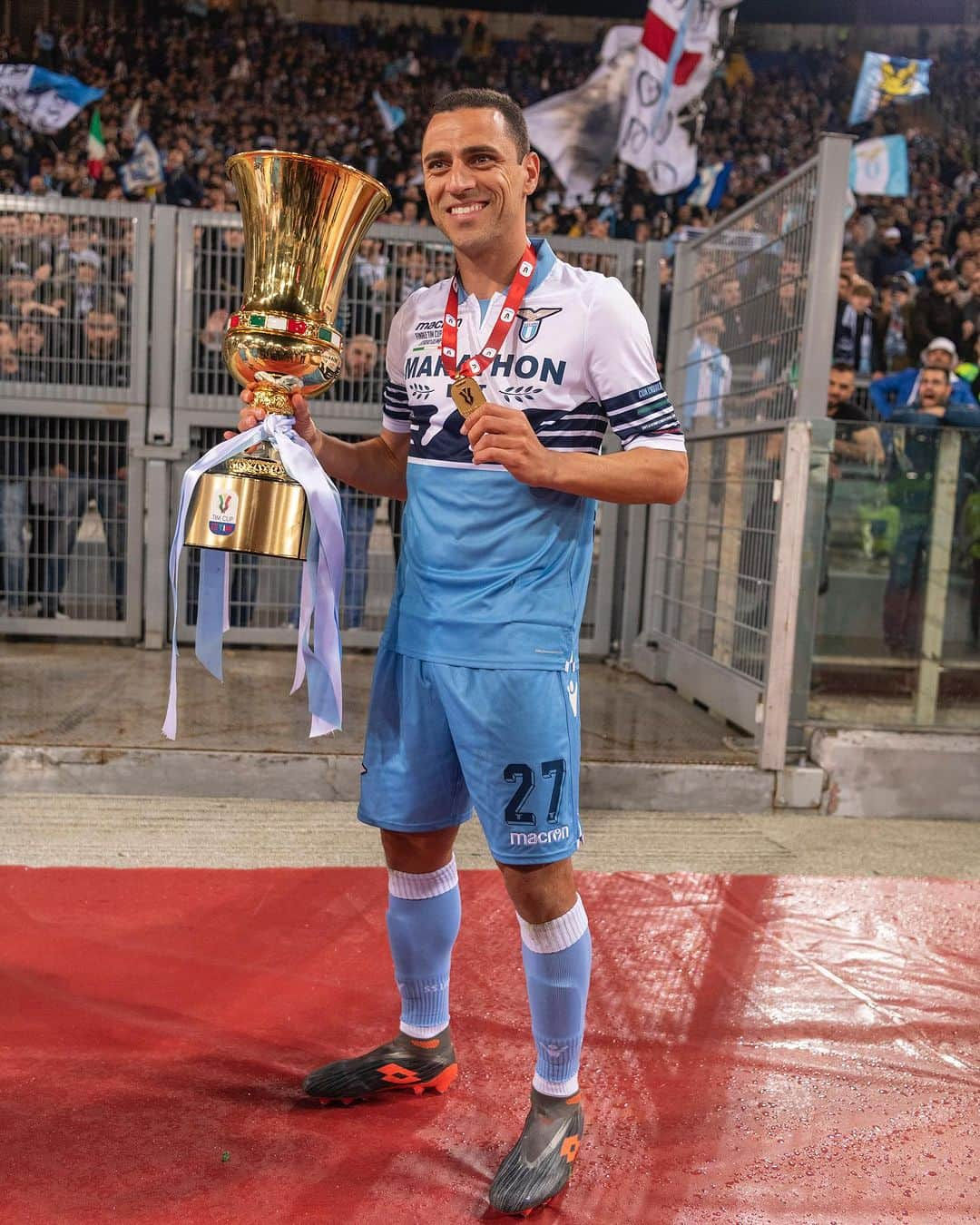 ロムロ・ソウザ・オレステス・カルデイラのインスタグラム：「L’Aquila continua a volare qua dentro…🦅💙  @official_sslazio   #Romulo #Lazio #SSLazio #Aquila #LaPrimaSquadraDellaCapitale」