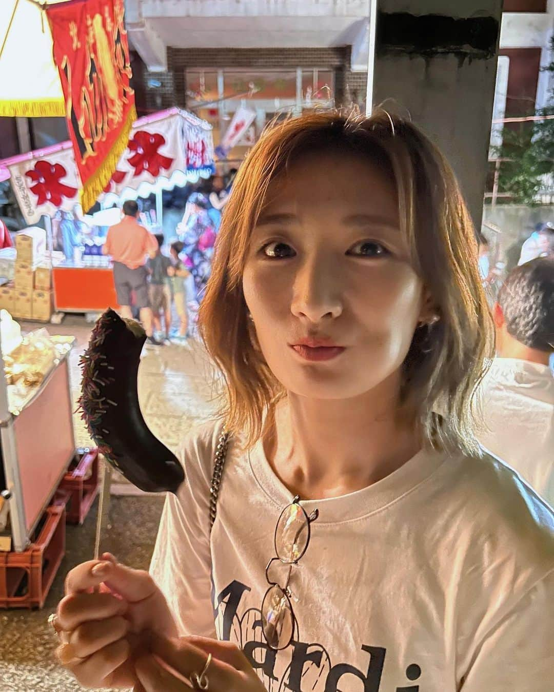 武田梨奈さんのインスタグラム写真 - (武田梨奈Instagram)「🍧 このあと24時〜 『ワカコ酒7』第9夜の放送です。 暑い季節にお外で呑むお酒はけしからんねぇ🍶  最近は仕事に勉強に稽古に集中することが多くて、気持ち的にもゆるりとお酒が飲めていないのだけど、やり遂げたあとに呑むお酒はきっと格別だし、それもまた最高のつまみになるんだろうなとわくわくしております。美味しいお酒を呑むためにもがんばるぞ〜〜〜  仕事帰りに立ち寄ったお祭、滞在時間20分だったけどほっこりできました☺️盆踊りがダイスキです」8月28日 20時55分 - rinatakeda615