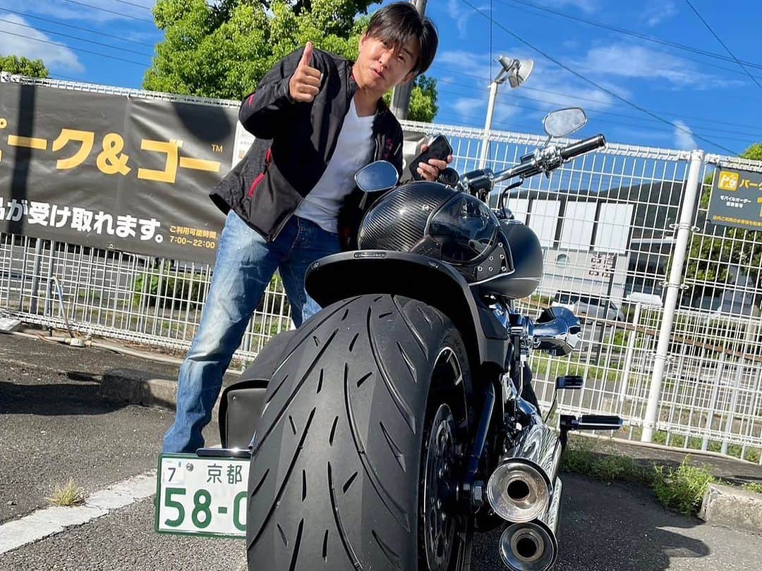 中野猛のインスタグラム：「オヤジたちの余暇は、若い頃に置き忘れた趣味を楽しんでみる。 しかし、残暑に耐えられないオヤジは30℃を超える気温に上がるとさっさと退散してしまう😅  まあ、転ばぬ先の杖だ☺️  オヤジライダーの皆さん熱中症には注意しましょう🌞  #オヤジライダー　#バイク　#ハーレーダビッドソン　#fxsb117 #fxsb #ブレイクアウト」