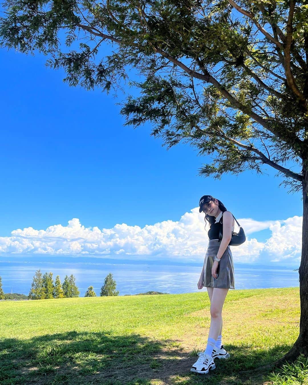 吉田朱里のインスタグラム：「昨日はお休みで少しお出かけ🩷 お天気良すぎた🤍🤍 久々の日光に体力がやられ 帰りの車は助手席で爆睡でした🙃 #淡路島」
