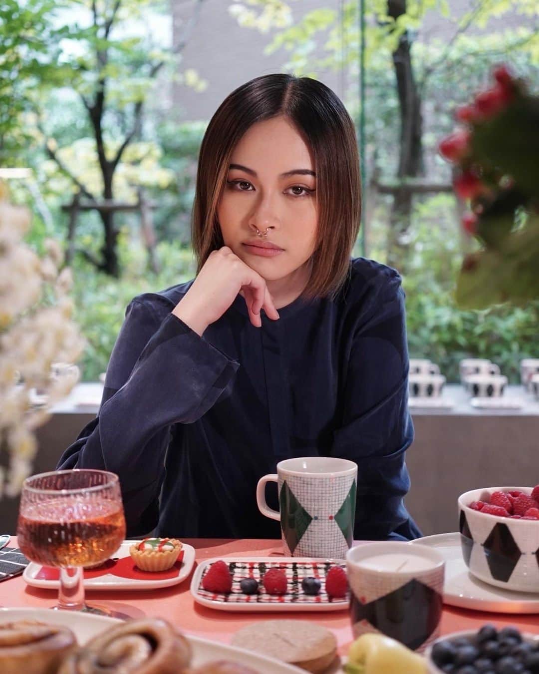 高橋ららのインスタグラム：「フィンランド発 デザインハウス Marimekkoから、アーティストSabine Finkenauer とコラボレーションしたホームコレクションが新登場💙 9/8より、全国発売スタート 28日AM 10:00までオフィシャルECにて、先行受注販売中🫶  #marimekko #マリメッコ #sabinefinkenauer」