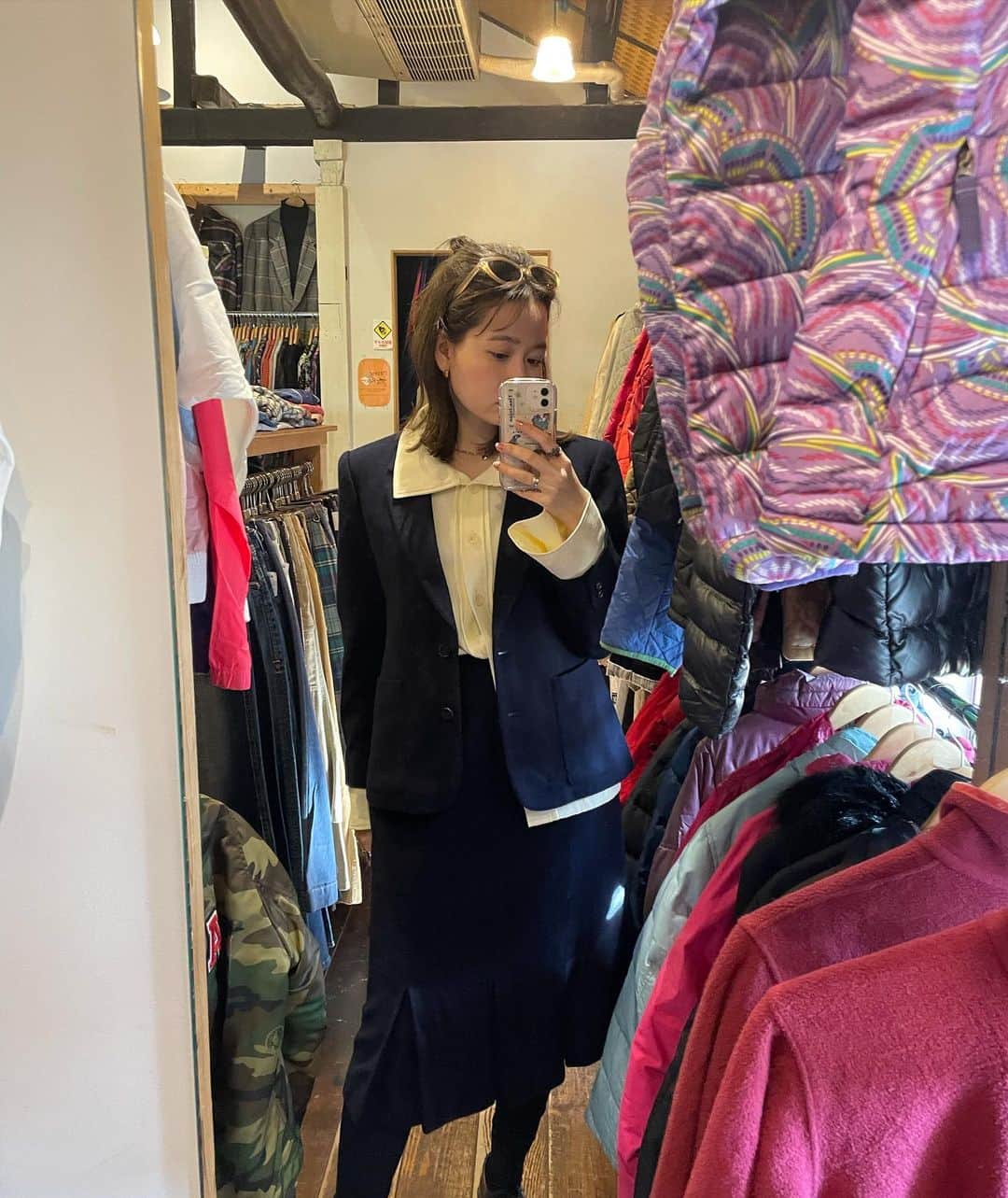 加藤愛里クリスティーナさんのインスタグラム写真 - (加藤愛里クリスティーナInstagram)「頭を使いすぎて限界に達しそうな髪の毛ボサボサ姿勢最悪な先週のあいり氏  もう夏嫌すぎて、早く終わってほしすぎるから去年の冬の写真でも沢山貼っとく🥺笑笑」8月28日 21時03分 - airi_jb1212