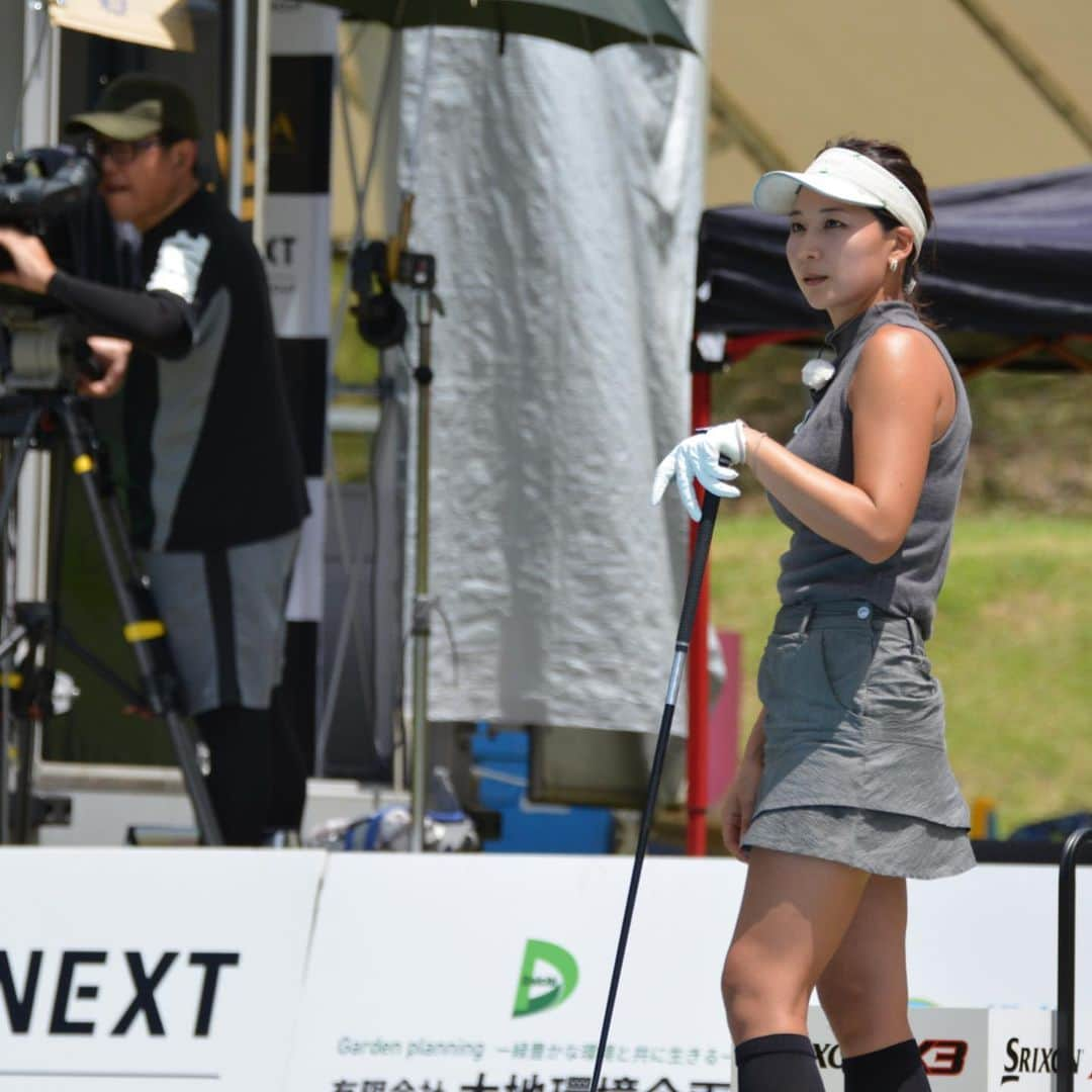 杉山美帆さんのインスタグラム写真 - (杉山美帆Instagram)「先日の大会⛳️ @jpda_official  カッコよく撮ってもらってた〜😆 真剣な顔してます🫢  #バイトするならエントリー #全研本社 #myアセット #jpda #asura #ドラコン #golf #ゴルフ #ドライバー #飛距離アップ」8月28日 21時04分 - mih0_golf