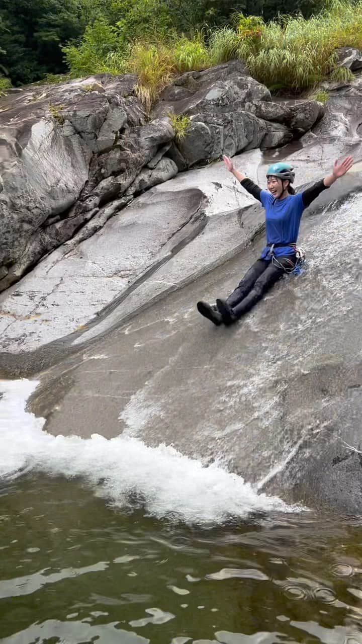 尾上彩のインスタグラム：「天然滑り台🛝 ・ ・ ・ @patagoniajp @patagonia_climb #climbing #climblikeagirl #bouldering #クライミング #ボルダリング #沢登り」