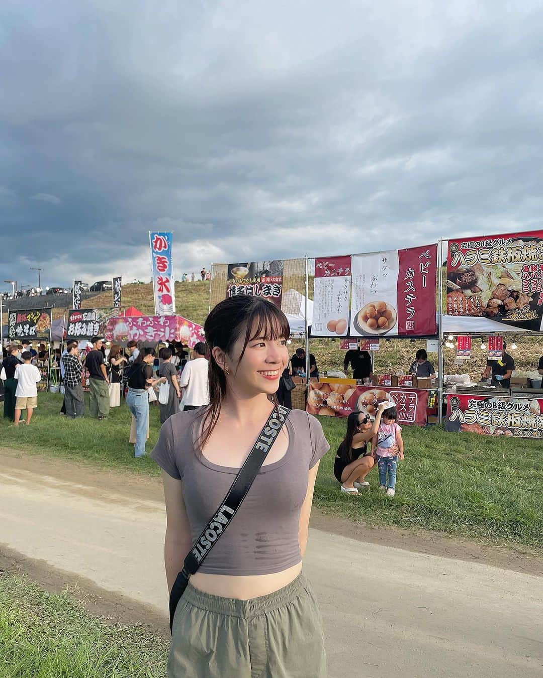 野口真由のインスタグラム：「・ 雨降るかな〜？どうかなー？でも浴衣着たいな〜？って悩んだ結果浴衣は断念😖💧でも何度観ても圧巻な筑後川の花火大会に癒されてパワー貰えました🎇70分が本当にあっという間に終わった🤦︎💞  #筑後川花火大会 #花火大会 #福岡 #久留米」
