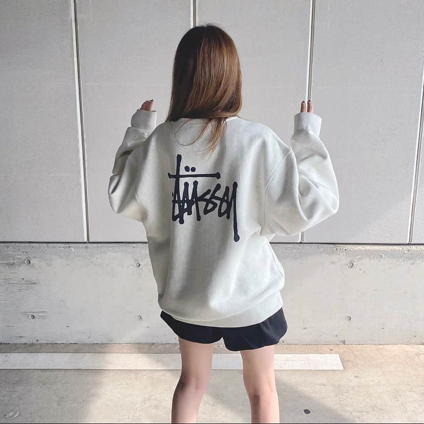 Maiさんのインスタグラム写真 - (MaiInstagram)「・ @stussy のお気に入りスウェット✔︎  ダボっと着たくてあえて大きめを着てます♪  3枚目は📷この前買ったCHANELのマニキュア見せたくて😂秋色RED可愛い♡💅  コーデの詳細と一緒にスウェットのサイズなどブログに詳しく書きました📝  #stussy #sneakers #sneakers #stussy #nike #stussynike #celine #celinebyhedislimane」8月28日 21時19分 - maimaimai1016